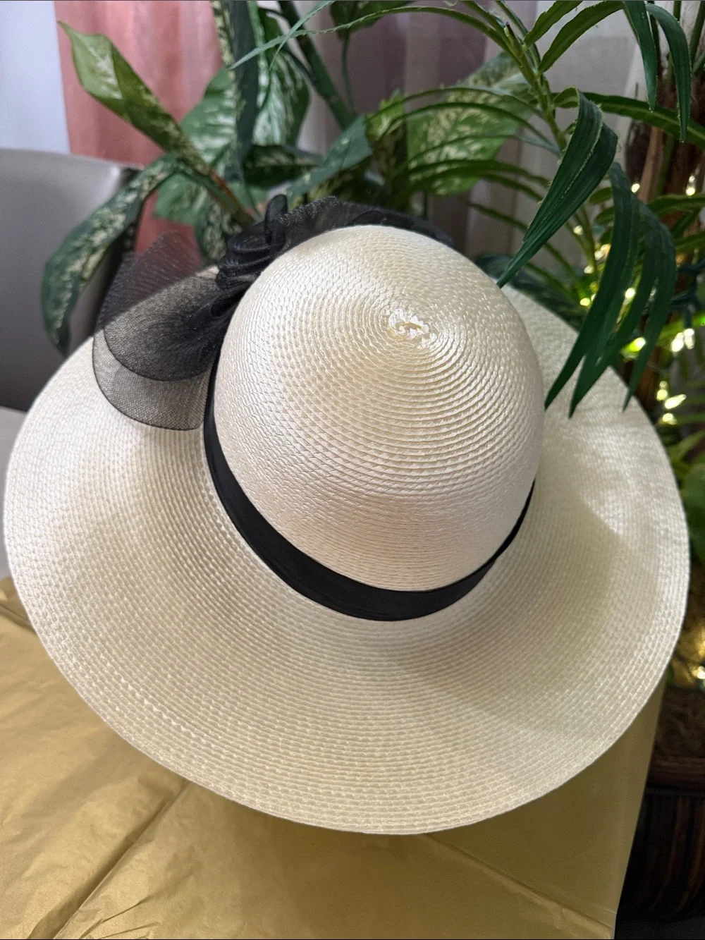 Vintage Elegant Derby Cream Straw Hat with Black Ribbon Accent